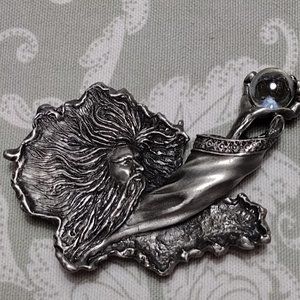 🎬Vintage🎬 Pewter Wizard w/Crystal Ball Brooch